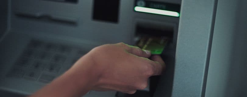 ايه الخدمات اللي بتقدمها ماكينة الصرف الآلي ATM وأنواعها؟