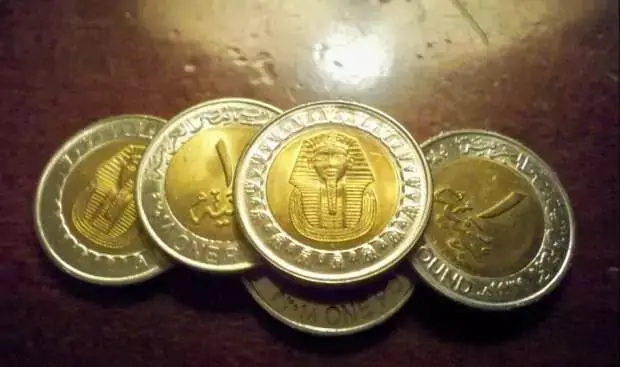 ليه مصر أصدرت عملة معدنية 100 جنيه وبتتباع بكام؟